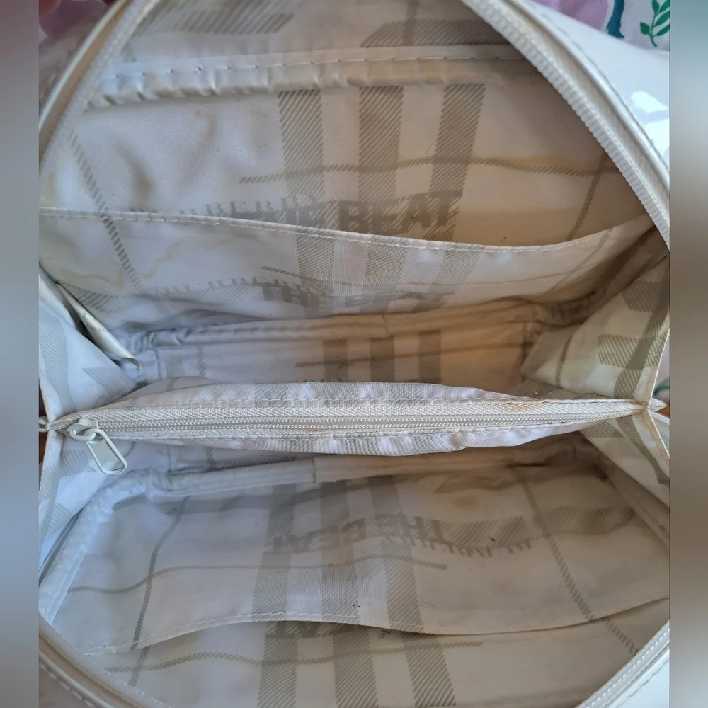 Burberry Parfum The Beat White Patent Cosmetic Makeup Beauty Travel Pouch Bag